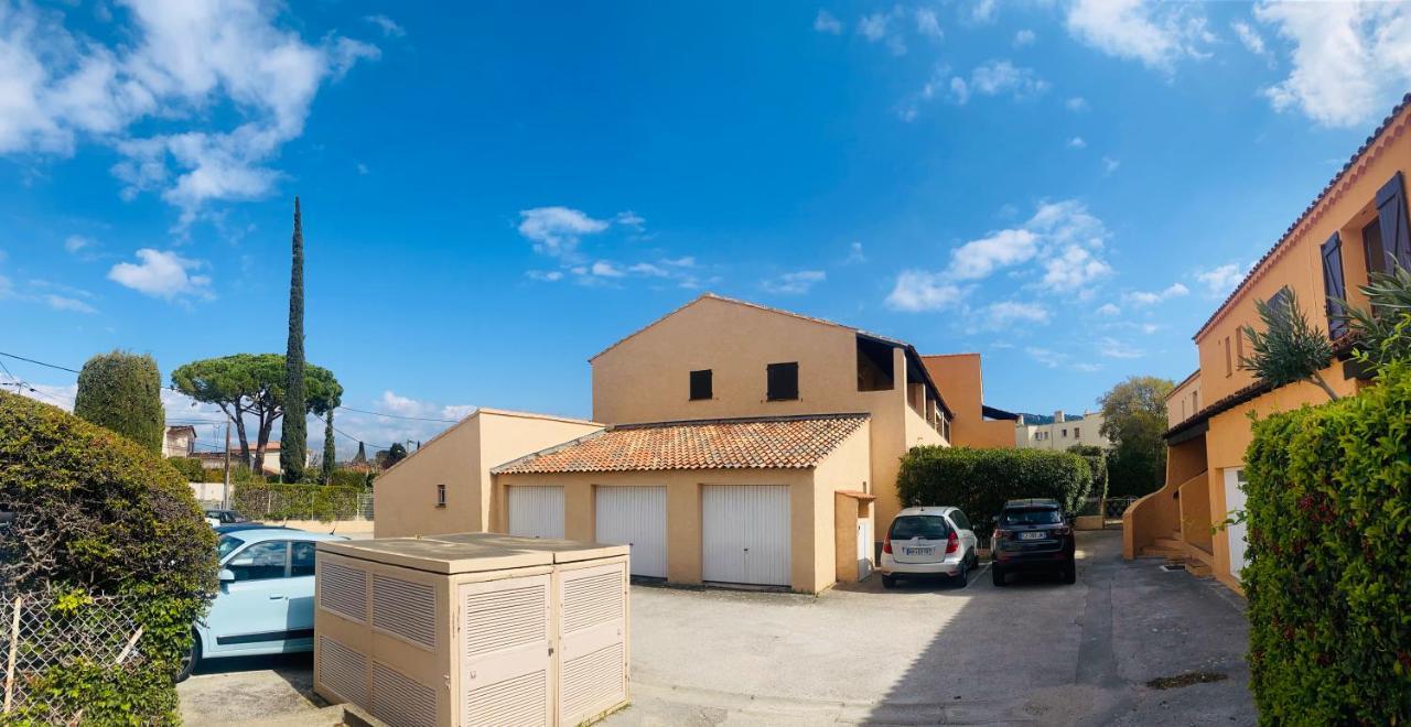 Les Tamaris Apartment Saint-Cyr-sur-Mer Exterior photo